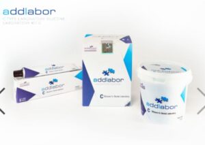 Precizie și durabilitate cu siliconul 90 Shore Addlabor. Acest produs este un material indispensabil în orice laborator de tehnică dentară modern, garantând rezultate de excepție pentru o gamă largă de aplicații. Datorită durității sale ridicate de 90 Shore, siliconul asigură o rigiditate optimă după priză, prevenind deformările nedorite în timpul lucrului. Este perfect adaptat pentru crearea de matrice extrem de precise, chei de ocluzie ferme și pentru izolarea structurilor în diverse tehnici de laborator. Materialul se remarcă printr-o manipulare ușoară, un timp de lucru confortabil și o fidelitate impresionantă a redării detaliilor fine. Stabilitatea sa dimensională pe termen lung îți permite să păstrezi modelele de lucru în condiții perfecte pentru o perioadă îndelungată.